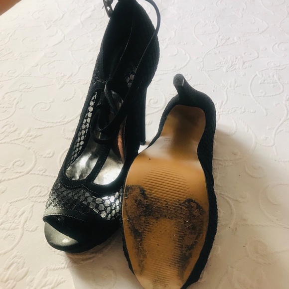 Shoes - Picture 4 of 4